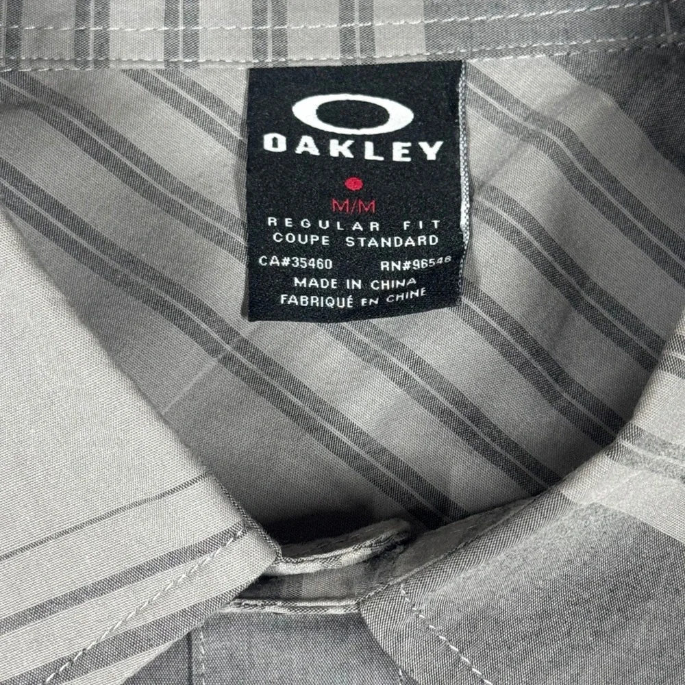 Oakley‎ Mens Grey Striped Short Sleeve Button Down Shirt Regular Fit Size Medium